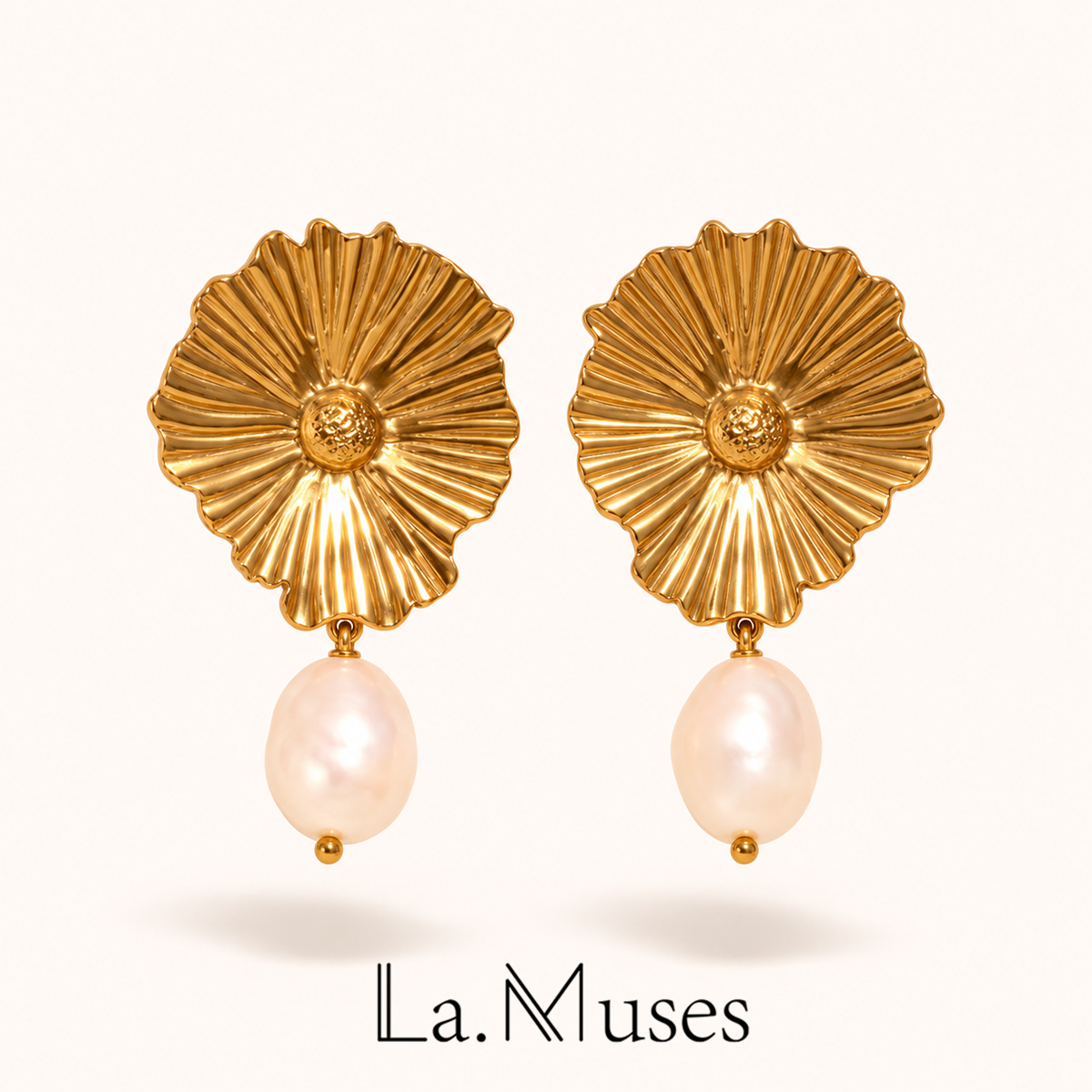 Vintage Fashion La - La. Uses Natural Freshwater Pearl Pendant